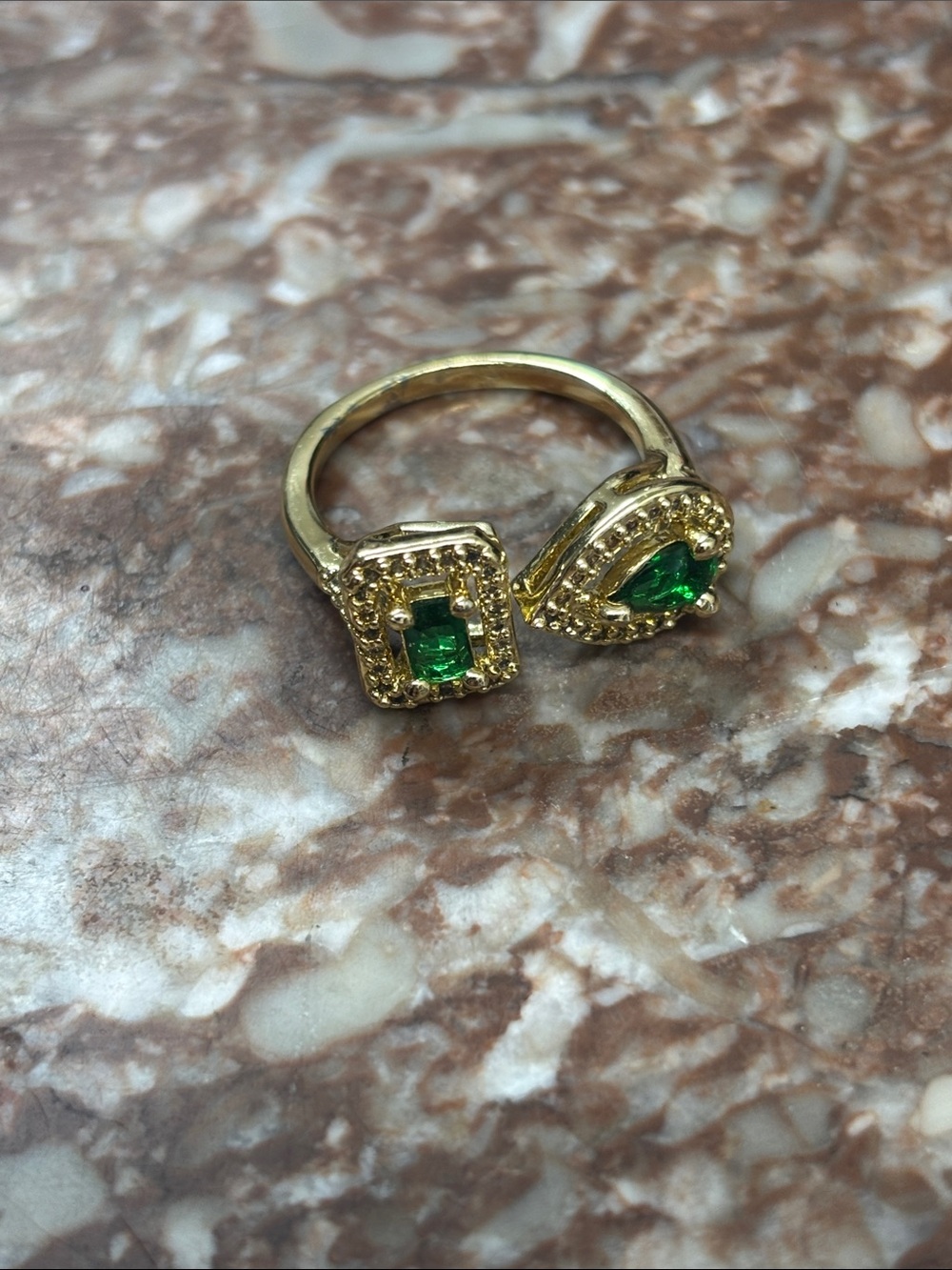 Size 7 💚 Vintage-Style Green Gemstone Statement Ring